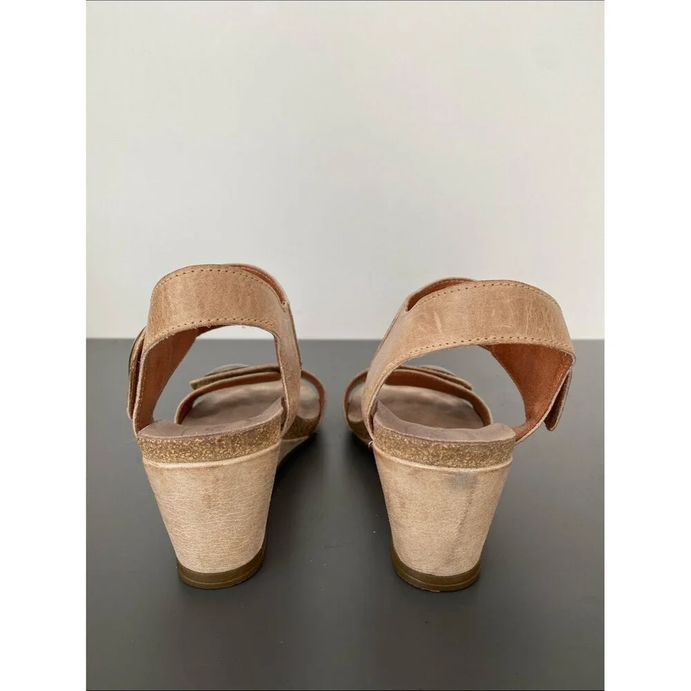 Taos Footwear Taupe Suede Wedge Sandals Hook & Loop 39 /US 8.5 Boho Chic Coastal